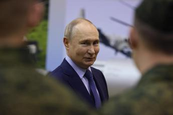 Russia, la fuga di Putin da Mosca e dal Crocus per un bagno di folla in provinc