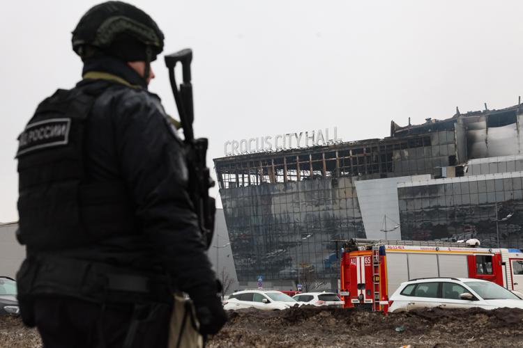 Attentato Mosca, Russia: "Kiev ha finanziato i terroristi". Is: "Colpire crociati ovunque nel mondo"