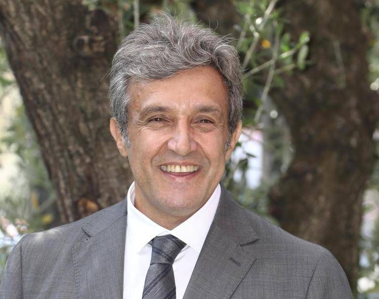 Flavio Insinna aiuta mamma e figlia sfrattate: "E se garantissi io per il vostro affitto?" Flavio Insinna aiuta mamma e figlia sfrattate: "E se garantissi io per il vostro affitto?"