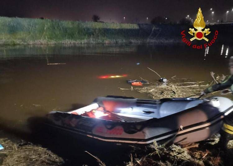 Auto finisce in canale, incidente mortale a Chioggia Auto finisce in canale, incidente mortale a Chioggia