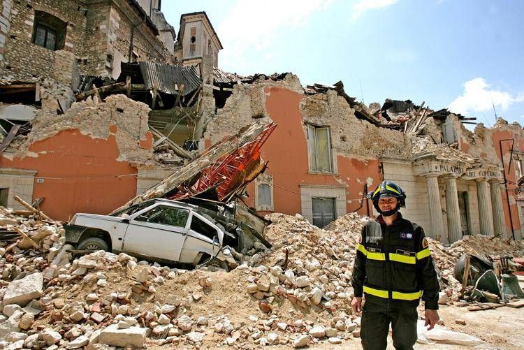 Terremoto a l'Aquila - Fotogramma