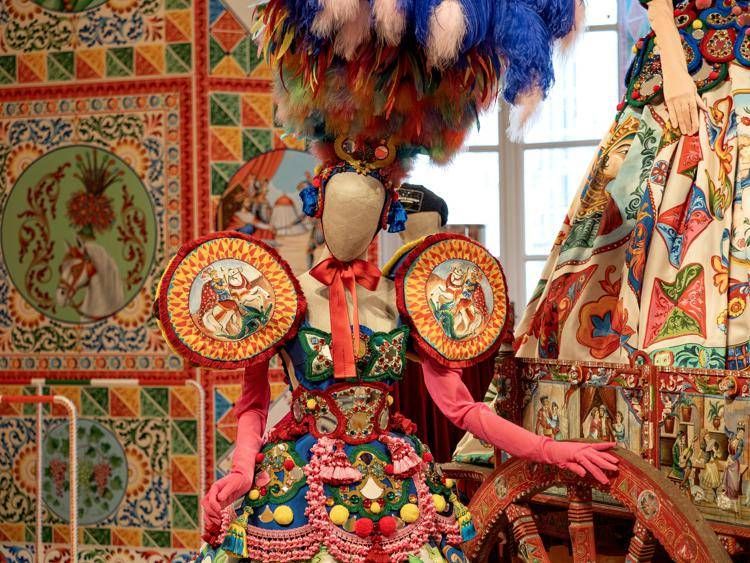 Una delle sale espositive di 'Dal cuore alle mani -  Dolce&Gabbana'