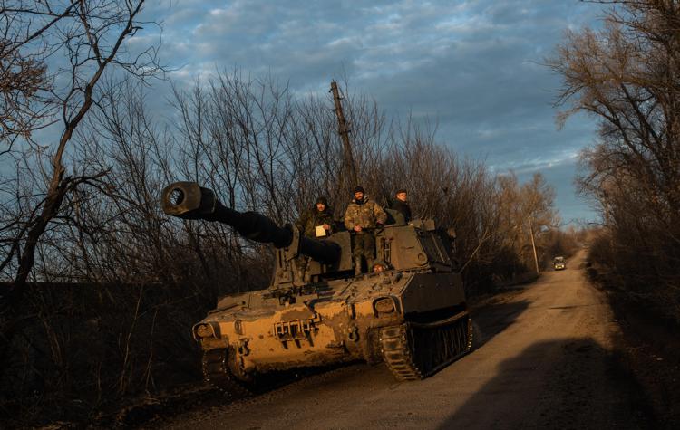 Ucraina, Germania schiera truppe in Lituania. Allarme per raid su Zaporizhzhia