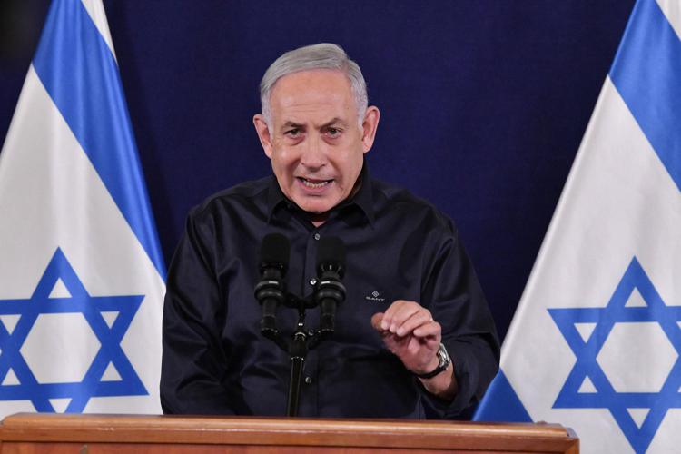 C'est le Début de la Fin - Page 11 Netanyahu_mic_fg_ipa
