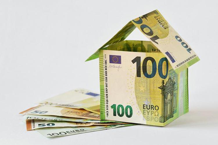 Mutui, in calo rate con tasso variabile: giugno 2025 fino a 100 euro in meno
