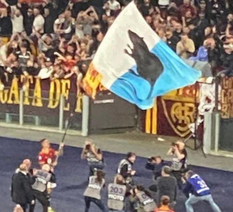Mancini e la bandiera