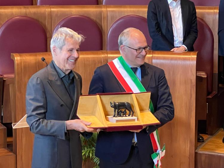 Claudio Baglioni e il sindaco di Roma Roberto Gualtieri   - Adnkronos