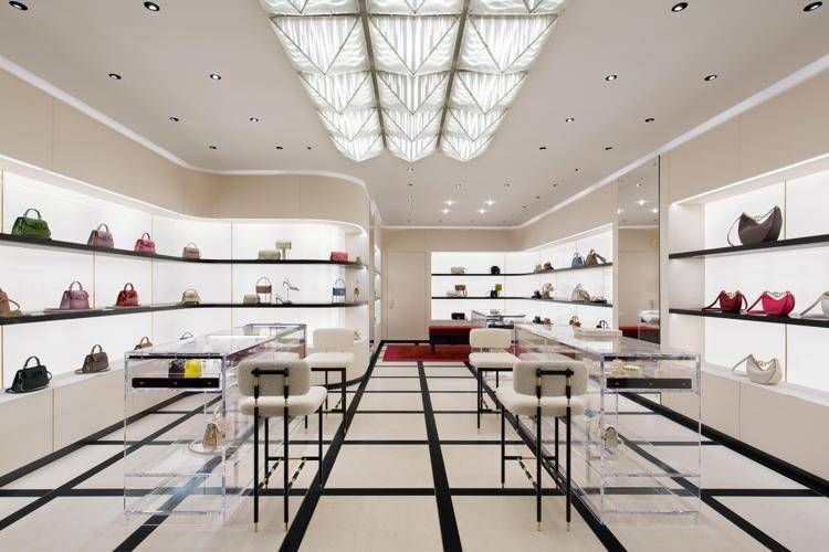 Valentino apre nuovo flagship a Sloane Street Sbircia la Notizia Magazine