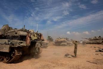 Soldati israeliani al confine con Gaza - Afp