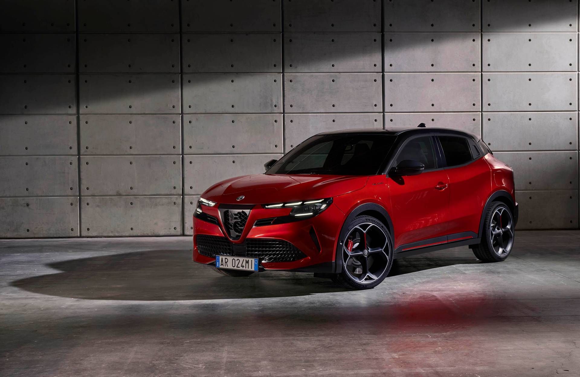 Alfa Romeo, hükümetle yaşanan 'çatışma'nın ardından SUV'un adını değiştirdi