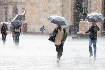 Giù le temperature e ancora pioggia sull'Italia, cosa ci aspetta e quando arriva il cald