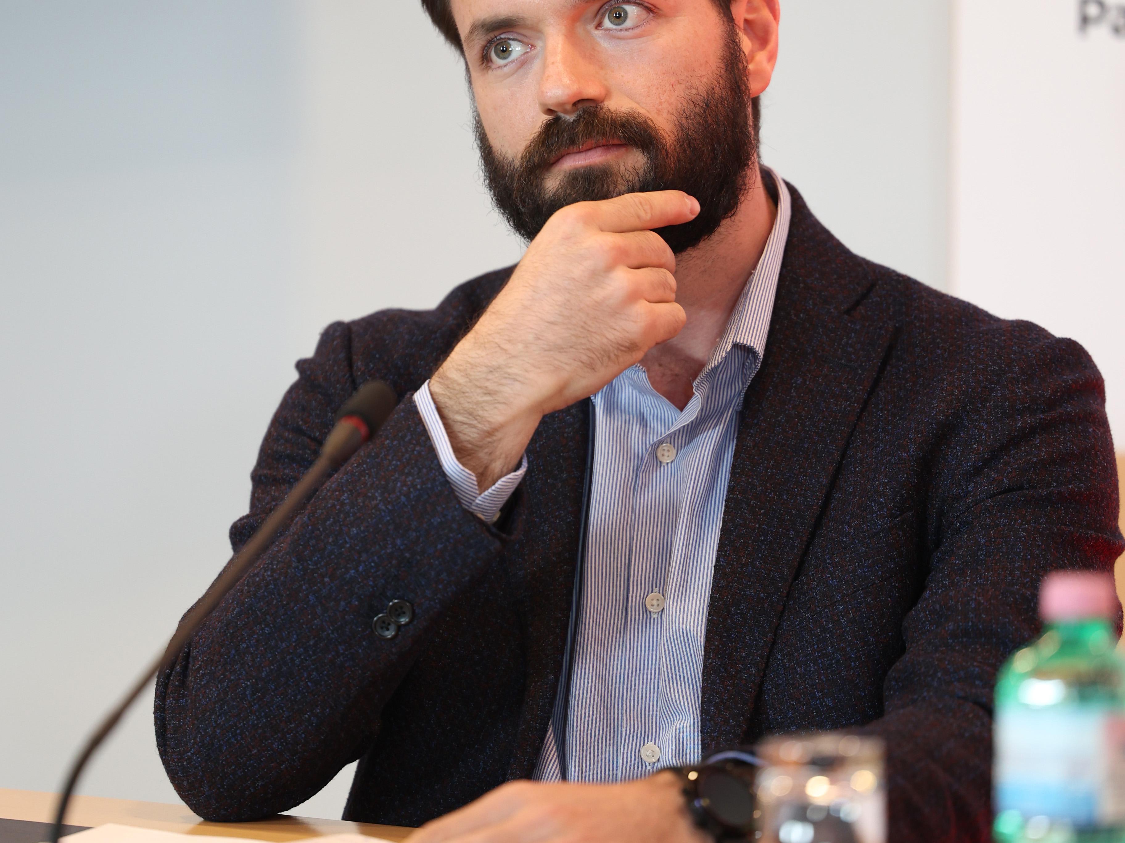 Luigi Antonio Poggi, Pazarlama ve Satış Stratejisi Başkanı, İletişim Ewiva