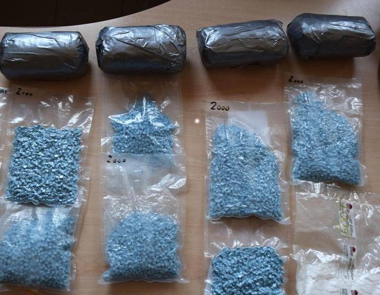 Cocaina ed ecstasy (Fotogramma)