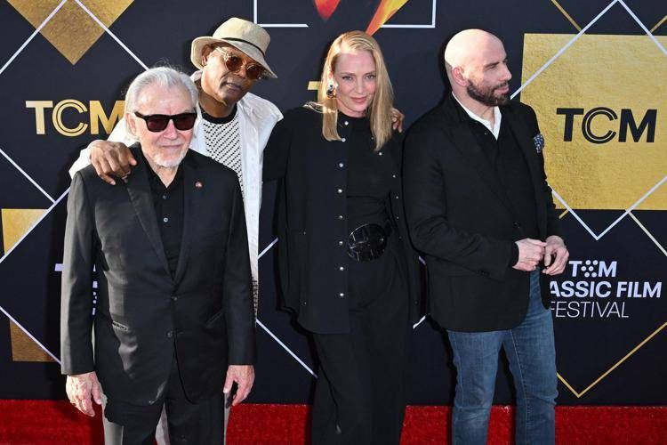 Pulp Fiction, il cast si riunisce a Los Angeles per i 30 anni del film Pulp Fiction, il cast si riunisce a Los Angeles per i 30 anni del film
