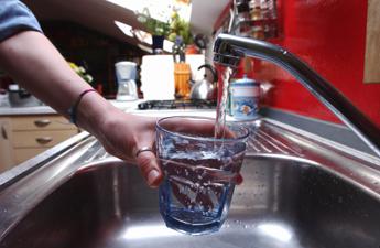 Norovirus tra Lombardia e Trentino, scatta divieto di bere acqua dal rubinet