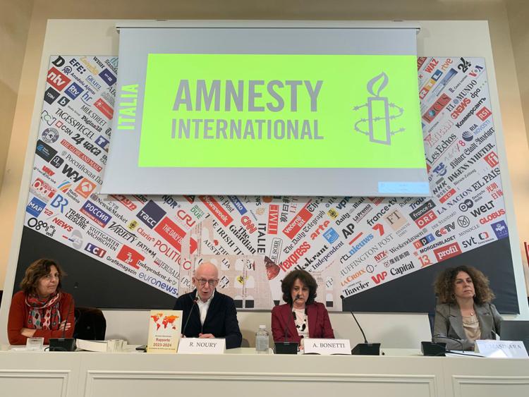 Rapporto Amnesty: "Spartiacque per diritto internazionale, clamorose violazioni'
