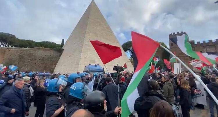 Manifestazione 25 aprile a Roma - (Adnkronos)