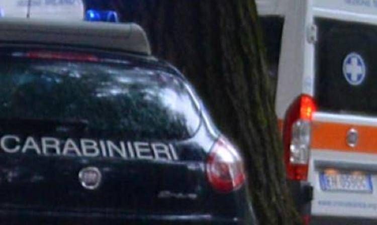 Auto dei carabinieri e ambulanza - Fotogramma