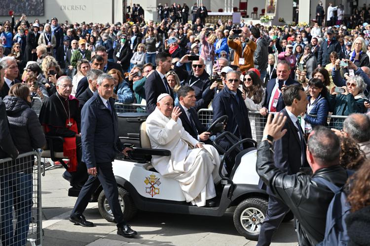 Papa Francesco durante la sua visita a Venezia - (Afp)