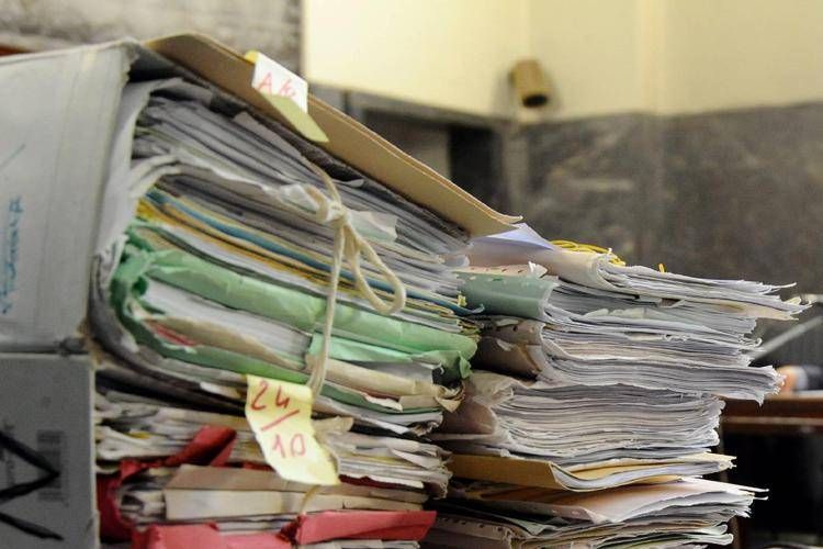 Processo su presunta truffa con i fondi della Lega a carico di Bossi il figlio Renzo e Belisto, Interrogatorio di Francesco Belsito, davanti a lui faldoni di documenti sul processo (Maurizio Maule/Fotogramma, MILANO - 2016-10-24) p.s. la foto e' utilizzabile nel rispetto del contesto in cui e' stata scattata, e senza intento diffamatorio del decoro delle persone rappresentate - FOTOGRAMMA