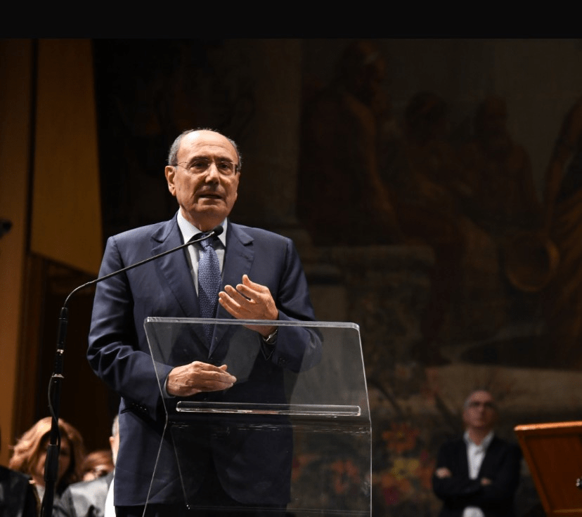 İki milyar hâlâ çekmecelerde, Schifani'nin yöneticilere öfkesi