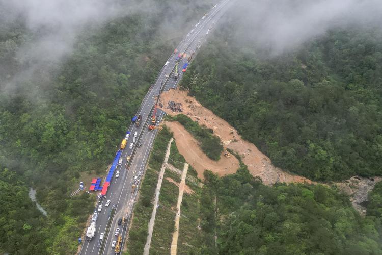 Autostrada crollata in Cina - (Afp)