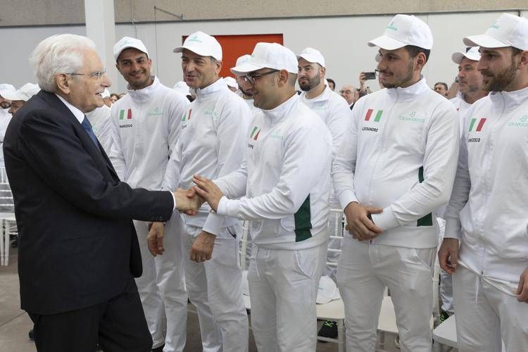 Sergio Mattarella visita uno stabilimento di Castrovillari (Cosenza), in occasione della celebrazione della Festa del Lavoro - (Foto Quirinale)