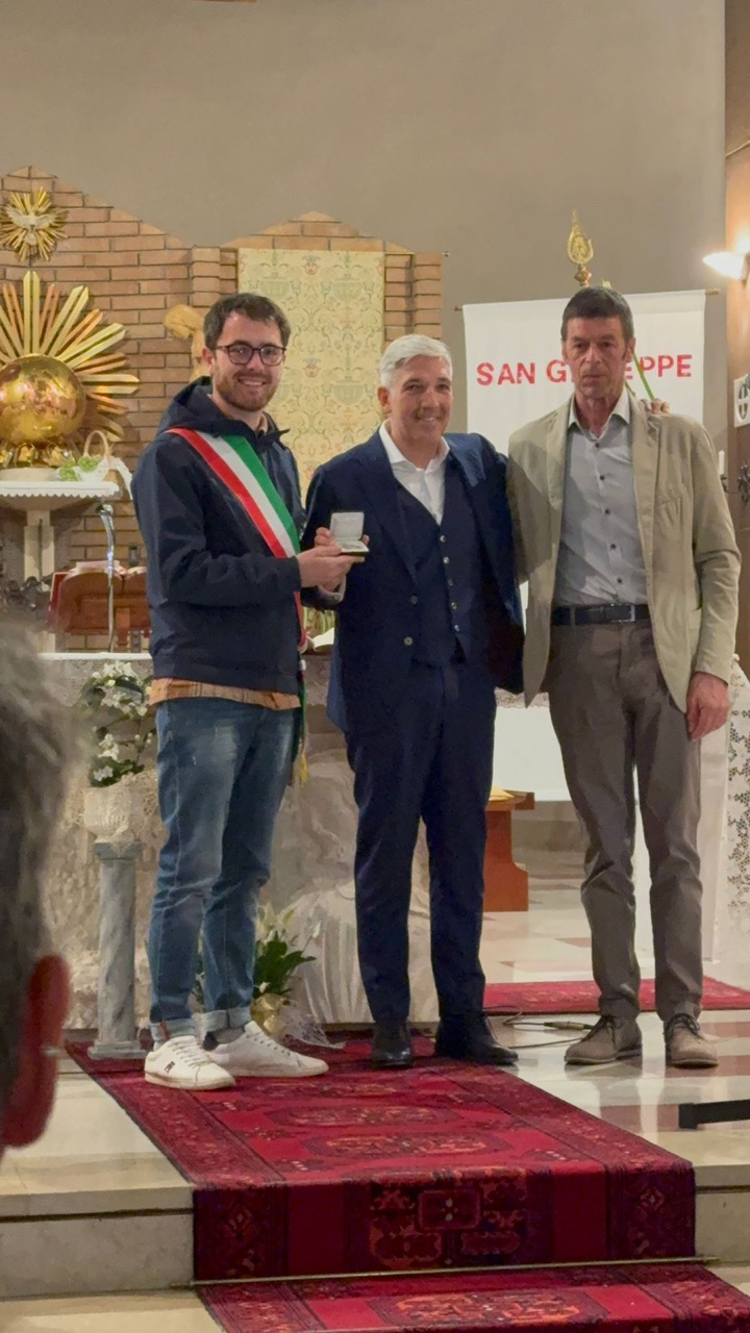 Nella foto:a sinistra il Sindaco Marco Frison, al centro Fabio Fontana, a destra Giacomo Caregnato presidente del comitato