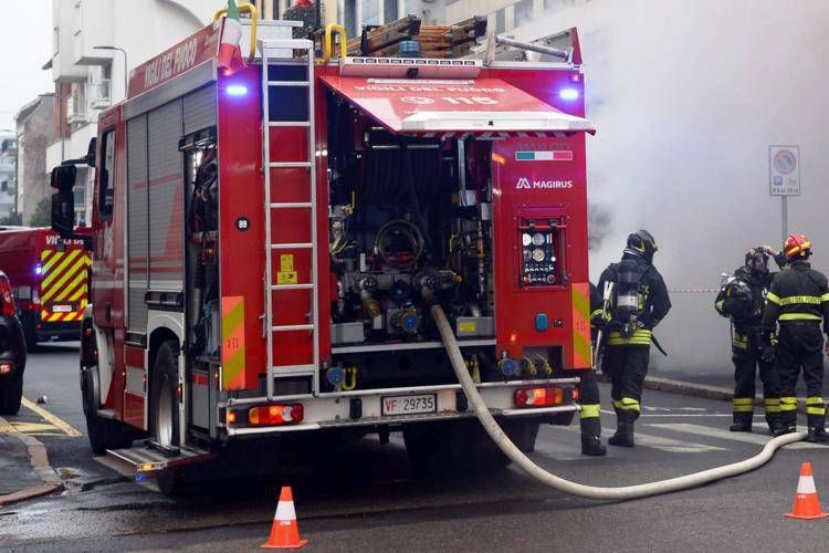 Vigili del fuoco al lavoro - (Fotogramma)