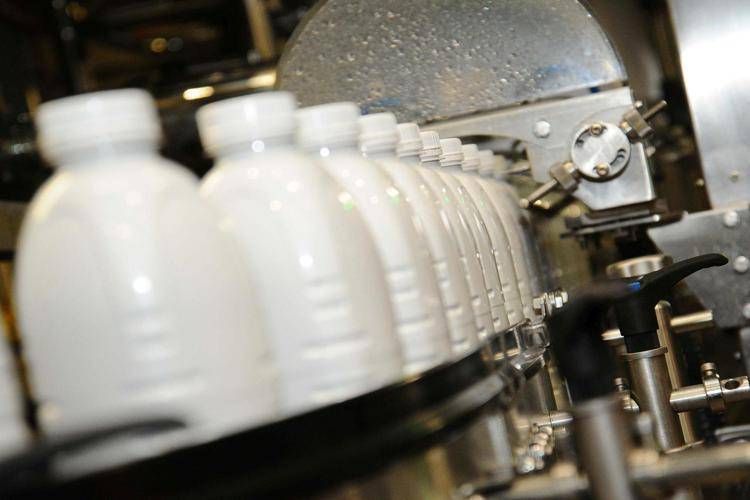 Bottiglie di latte - FOTOGRAMMA