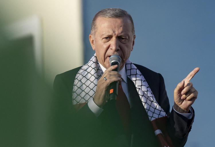 Turchia: "Stop commercio con Israele". Ira Tel Aviv: "Erdogan dittatore"