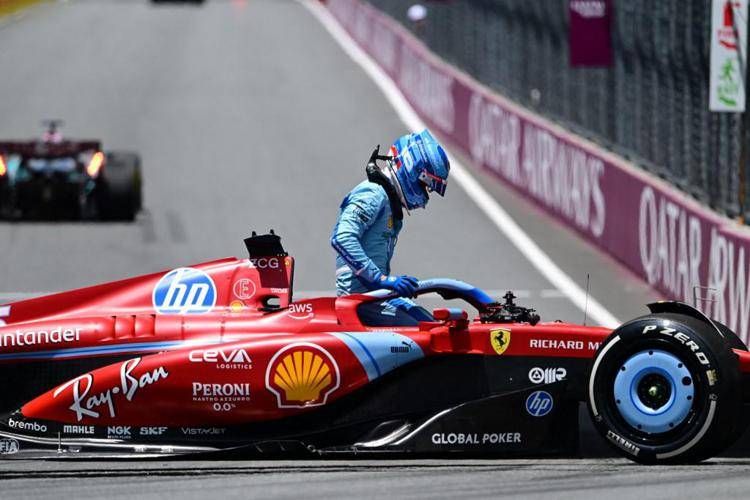 Leclerc fermo in pista