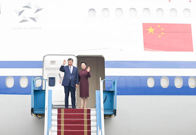 Xi Jinping e la moglie Peng Liyuan - Fotogramma