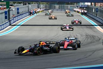 F1 Gp Miami, Verstappen vince gara Sprint davanti a Leclerc e Per