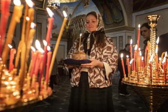 Ucraina, Pasqua ortodossa sotto i missili russi in attesa degli F-