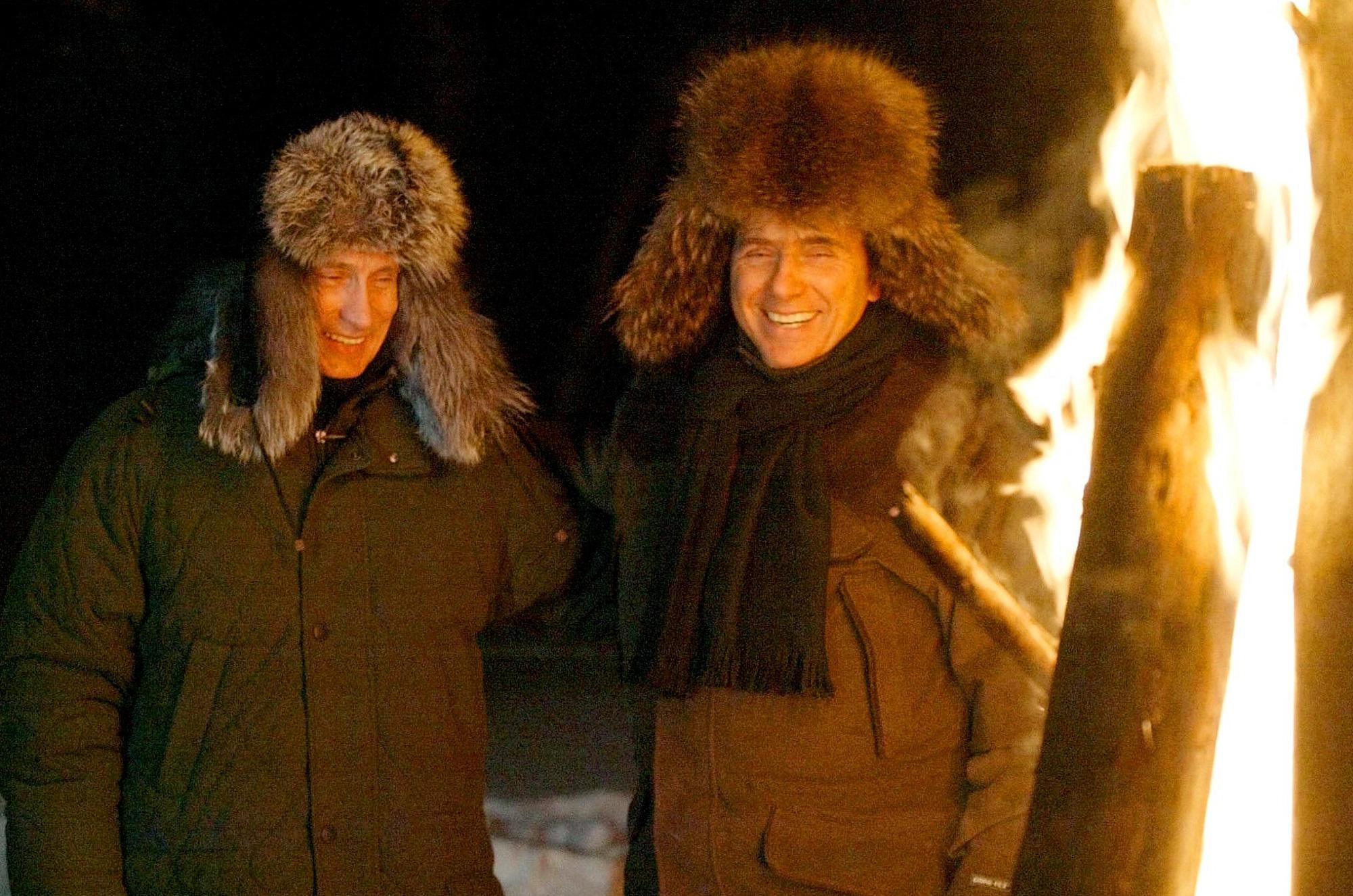 Berlusconi goes hunting with Putin and the roe deer: an exciting tale