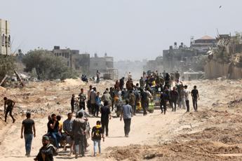 Rafah, città di confine rifugio per oltre 1,2 milioni di palestinesi sfolla