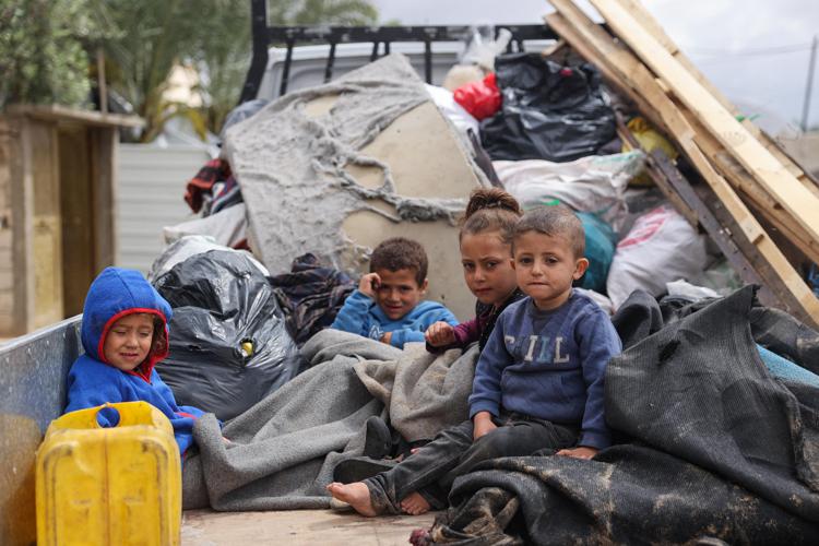 Rafah, con incursione Israele a rischio la vita di 600mila bambini: l'allarme di Save the Children