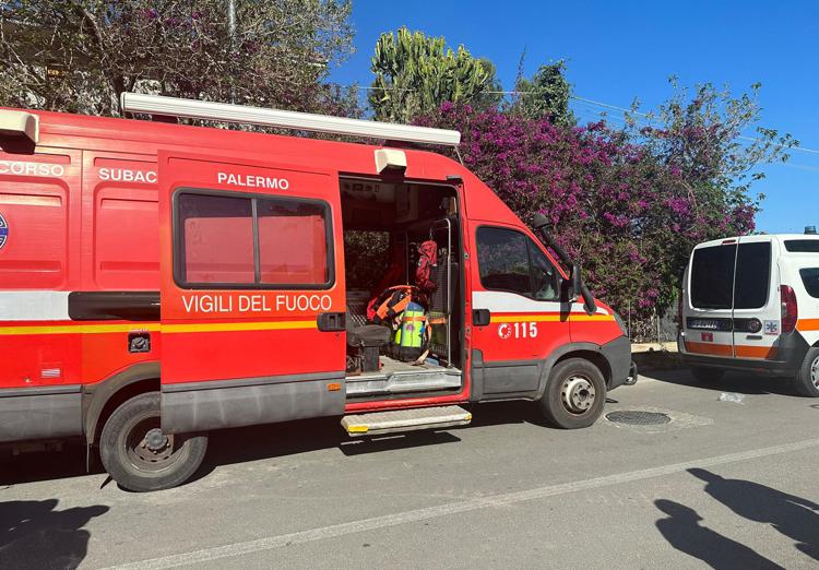 Vigili del fuoco sul luogo della morte degli operai a Casteldaccia - Adnkronos