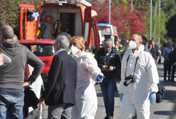 Investigatori a Casteldaccia dopo la tragedia - Fotogramma