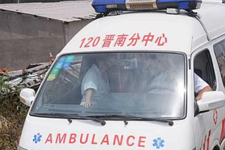 Ambulanza (Xinhua)