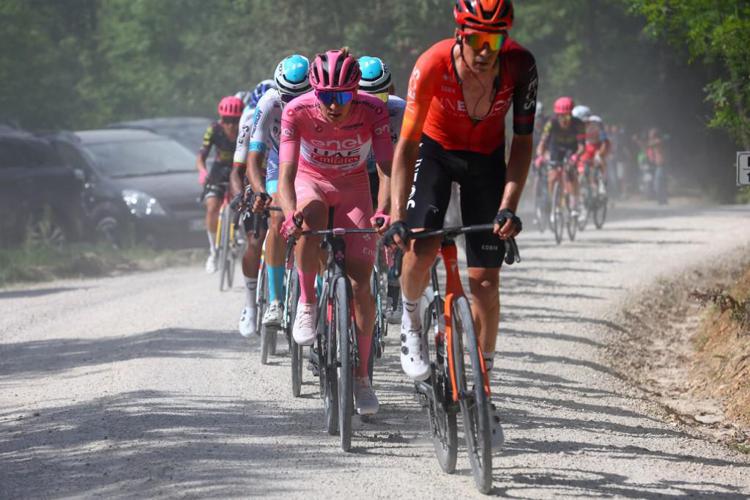 Il gruppo nella sesta tappa del Giro d'Italia 2024 - Afp