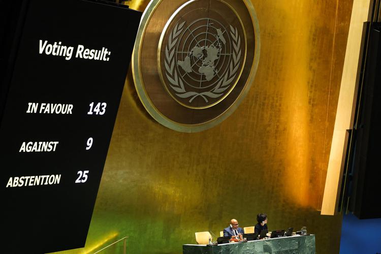 Palestina membro delle Nazioni Unite, passa la risoluzione: Israele fa a pezzi la Carta Onu