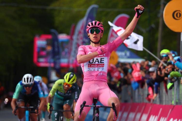 Giro d'Italia, Pogacar vince in volata ottava tappa ed è sempre più maglia rosa