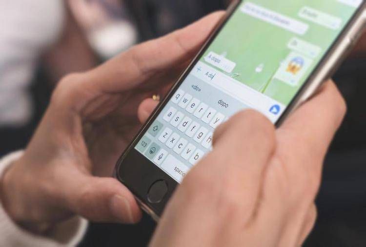 WhatsApp, novità in arrivo per gif, emoji e adesivi animati