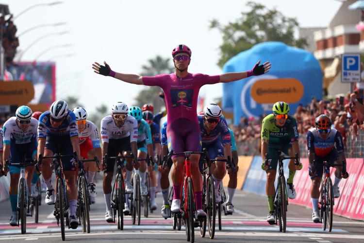 Giro d'Italia, undicesima tappa a Milan. Pogacar sempre in rosa