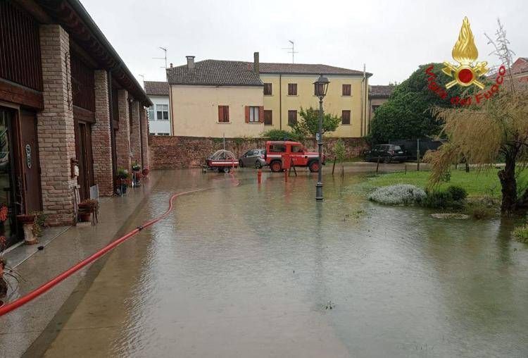 Maltempo in Veneto, allagamenti e danni tra Padova e Rovigo