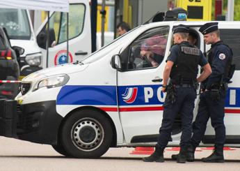 Francia, tenta di dare fuoco a sinagoga: polizia uccide uomo arma
