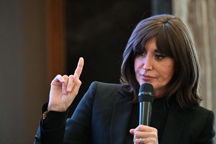 Ministra Bernini contestata a Pisa: "Ci hanno impedito di parlare"