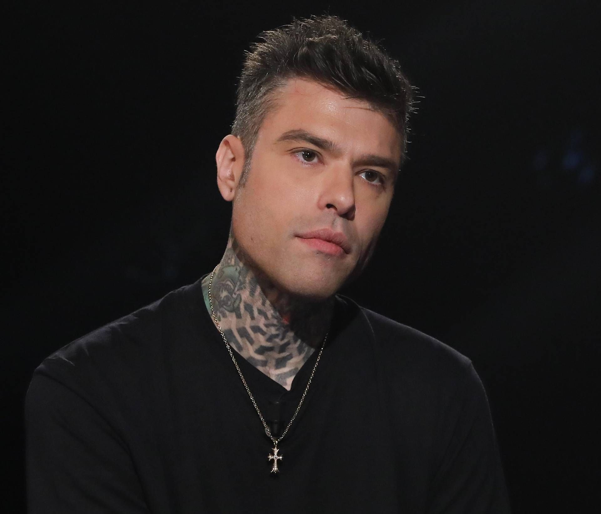 Fedez e le rivelazioni della star di OnlyFans: Ci sceglie per le sue feste